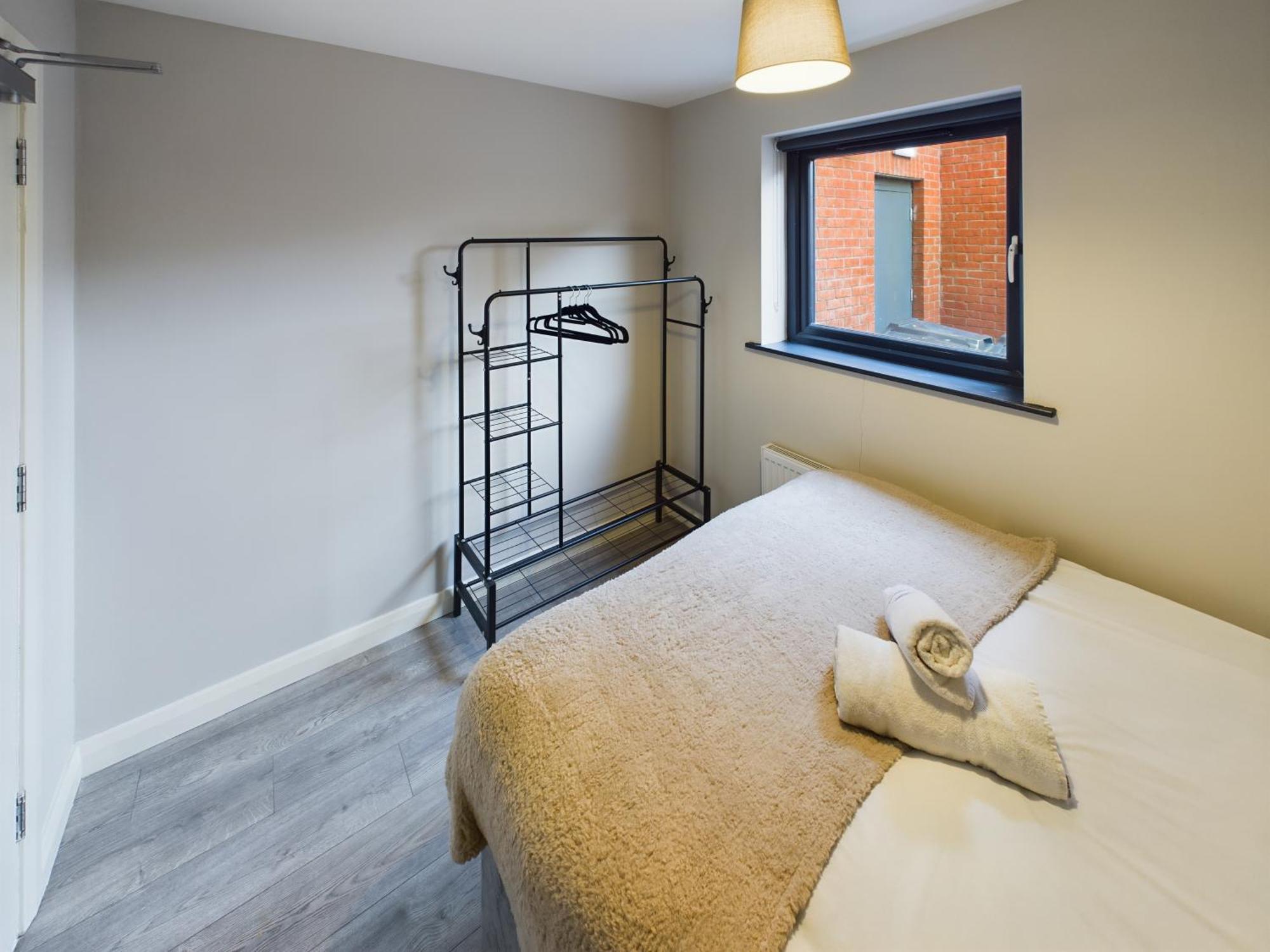 Cozy 1 Bedroom In Apartment *